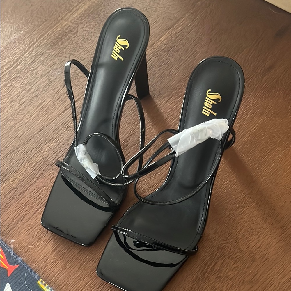 SHEIN Black Strappy High Heels 4,6 inches